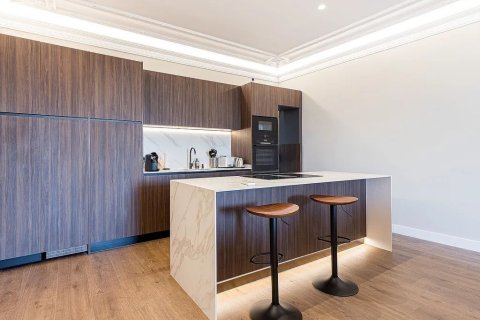 Apartamento de 2 dormitorios en venta en Barcelona, Cataluña, Spain № 1364 - foto 9