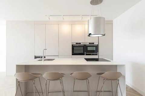 Купить квартиру в Барселона, Испания с 3 комнаты, 95м², № 1366 - фото 2