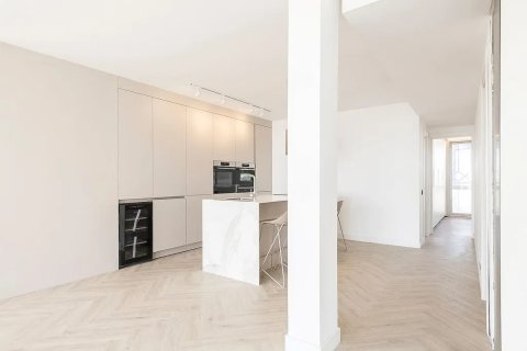 Купить квартиру в Барселона, Испания с 3 комнаты, 95м², № 1366 - фото 6