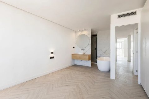 Купить квартиру в Барселона, Испания с 3 комнаты, 95м², № 1366 - фото 30