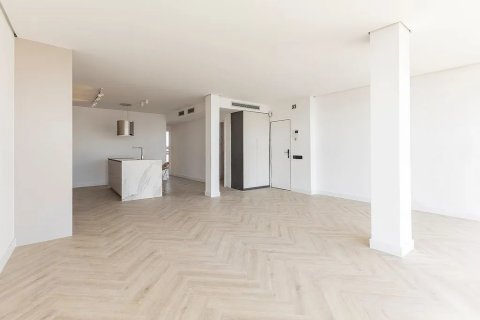 Купить квартиру в Барселона, Испания с 3 комнаты, 95м², № 1366 - фото 11