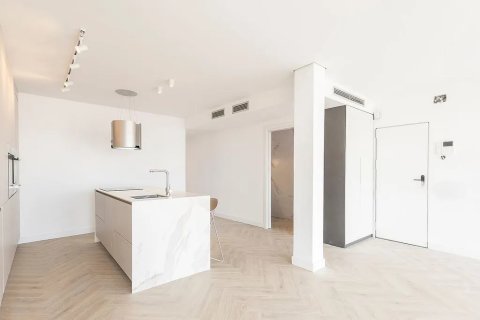 Купить квартиру в Барселона, Испания с 3 комнаты, 95м², № 1366 - фото 12