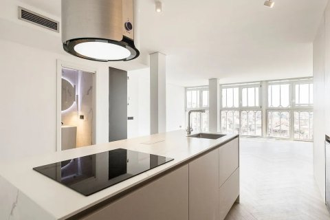 Купить квартиру в Барселона, Испания с 3 комнаты, 95м², № 1366 - фото 7