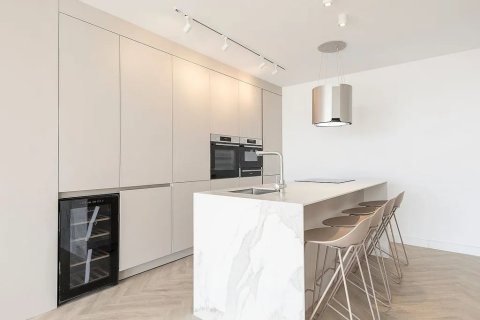 Купить квартиру в Барселона, Испания с 3 комнаты, 95м², № 1366 - фото 3