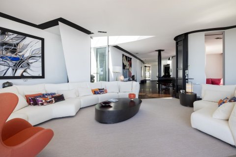 Купить квартиру в Сан-Андреу-де-Льяванерес, Испания с 8 комнат, № 1367 - фото 8