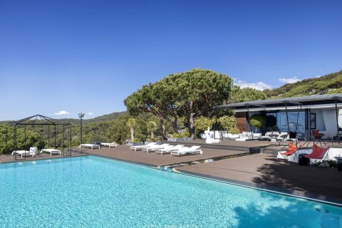 Купить квартиру в Сан-Андреу-де-Льяванерес, Испания с 8 комнат, № 1367 - фото 3