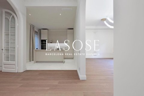 Купить квартиру в Эшампле, Испания с 4 спальни, 200м², № 2466 - фото 11