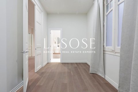 Купить квартиру в Эшампле, Испания с 4 спальни, 200м², № 2466 - фото 25