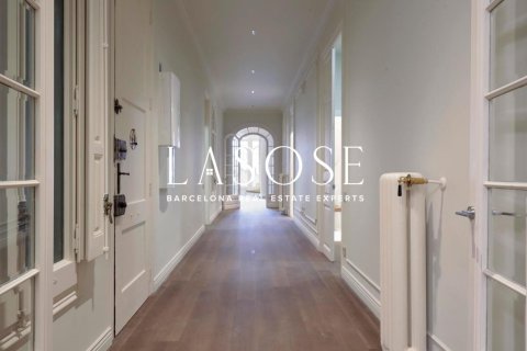 Купить квартиру в Эшампле, Испания с 4 спальни, 200м², № 2466 - фото 26