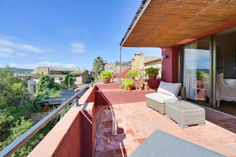 Замки и поместья с 3 спальнями в Палсе, Герона, Каталония, Испания № 2469