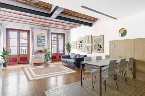 Купить квартиру в Старый город, Барселона, Испания с 2 спальни, 133м², № 2465 - фото 2