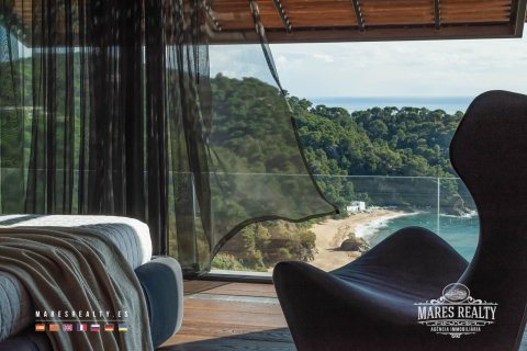 Купить виллу в Льорет-де-Мар, Испания с 6 спален, 561м², № 991 - фото 2