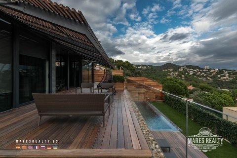 Купить виллу в Льорет-де-Мар, Испания с 6 спален, 561м², № 991 - фото 7