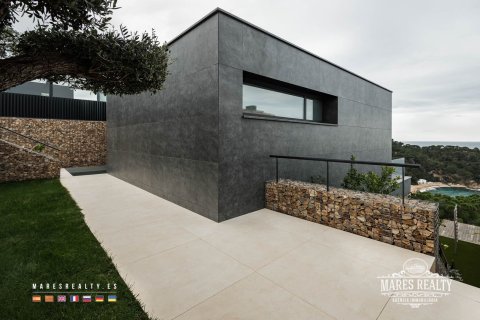 Купить виллу в Льорет-де-Мар, Испания с 6 спален, 561м², № 991 - фото 3