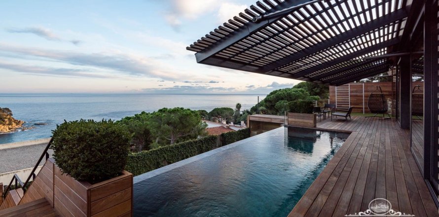 Вилла с 6 спальнями в Льорет-де-Мар, Герона, Каталония, Испания № 991