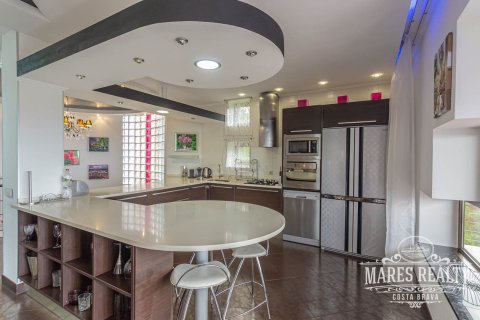 Купить виллу в Льорет-де-Мар, Испания с 4 спальни, 403м², № 990 - фото 14