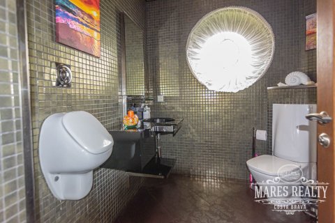 Купить виллу в Льорет-де-Мар, Испания с 4 спальни, 403м², № 990 - фото 13