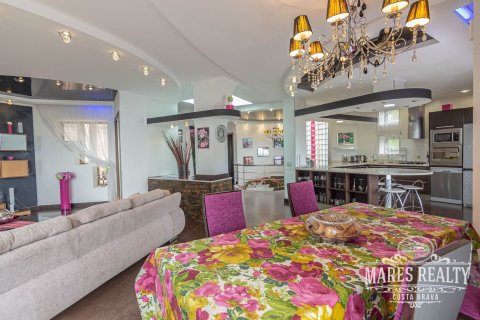 Купить виллу в Льорет-де-Мар, Испания с 4 спальни, 403м², № 990 - фото 8