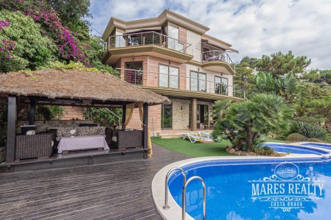 Вилла с 4 спальнями в Льорет-де-Мар, Герона, Каталония, Испания № 990