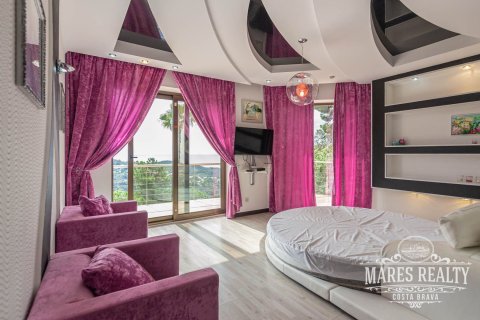 Купить виллу в Льорет-де-Мар, Испания с 4 спальни, 403м², № 990 - фото 18