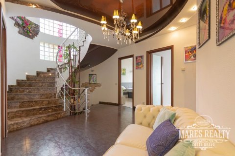 Купить виллу в Льорет-де-Мар, Испания с 4 спальни, 403м², № 990 - фото 17