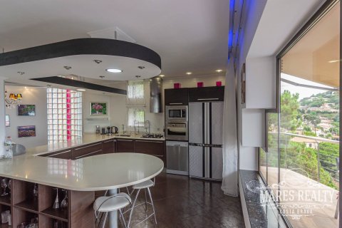 Купить виллу в Льорет-де-Мар, Испания с 4 спальни, 403м², № 990 - фото 15