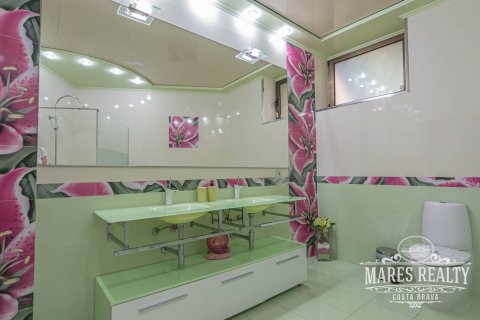 Купить виллу в Льорет-де-Мар, Испания с 4 спальни, 403м², № 990 - фото 20