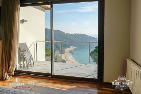 Купить виллу в Льорет-де-Мар, Испания с 5 спален, 350м², № 992 - фото 14