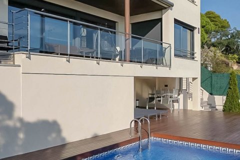 Купить виллу в Льорет-де-Мар, Испания с 5 спален, 350м², № 992 - фото 3