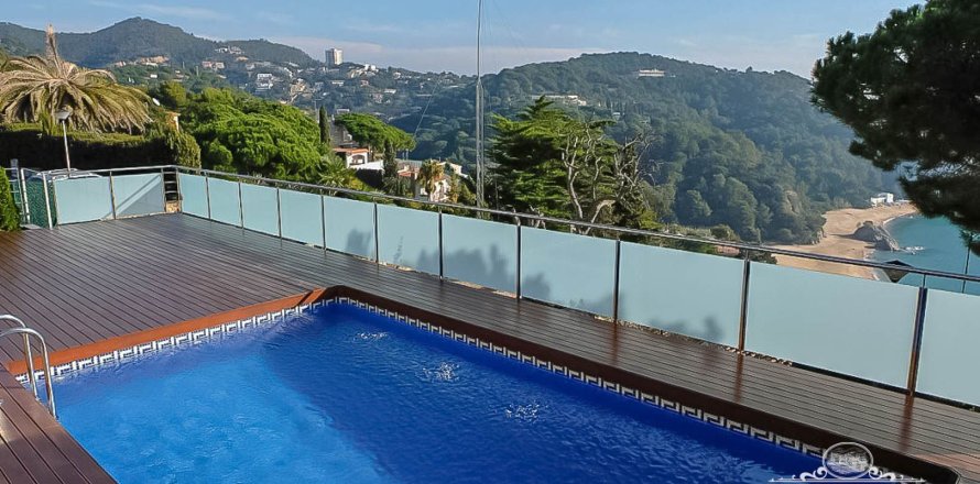 Вилла с 5 спальнями в Льорет-де-Мар, Герона, Каталония, Испания № 992