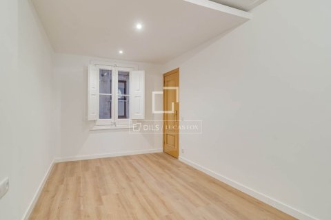 2 bedrooms apartment for sale in Barcelona, Catalonia, Spain № 7141 - photo 12