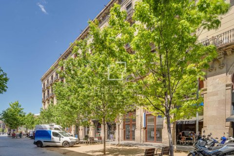 2 bedrooms apartment for sale in Barcelona, Catalonia, Spain № 7141 - photo 3