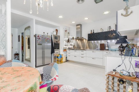 Купить квартиру в Барселона, Испания с 4 спальни, 133м², № 7143 - фото 23