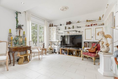 Квартира с 4 спальнями в Барселоне, Каталония, Испания № 7143