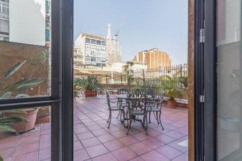 3 bedrooms apartment for sale in Barcelona, Catalonia, Spain № 7144 - photo 2