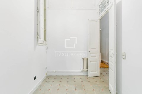 3 bedrooms apartment for sale in Barcelona, Catalonia, Spain № 7144 - photo 17