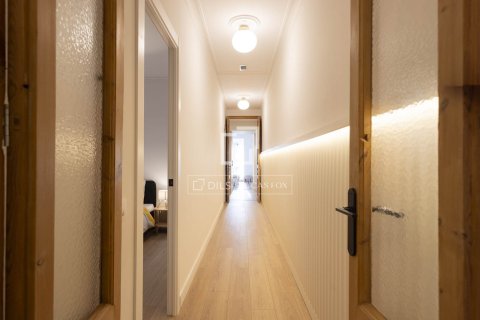 3 bedrooms apartment for sale in Barcelona, Catalonia, Spain № 7140 - photo 11