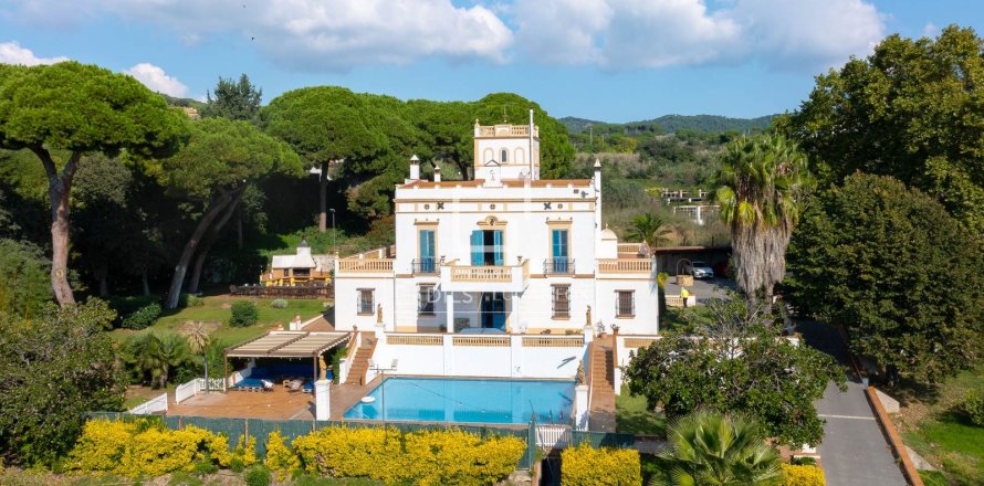 13 chambres villa à vendre à Arenys de Mar, Barcelona, Catalonia, Spain № 3797