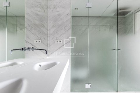 Apartamento de 2 dormitorios en venta en Barcelona, Cataluña, Spain № 4341 - foto 28