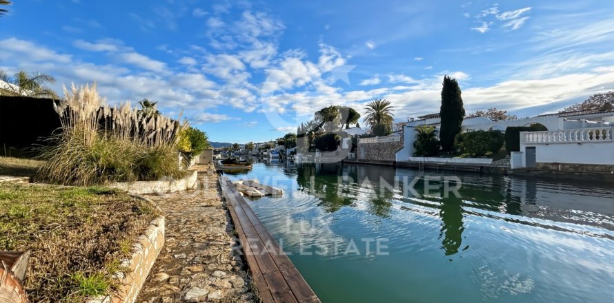 3 bedrooms house for sale in Empuriabrava, Girona, Catalonia, Spain № 5343