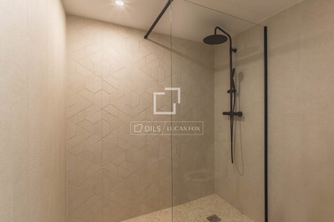 Apartamento de 3 dormitorios en venta en Barcelona, Cataluña, Spain № 4374 - foto 22