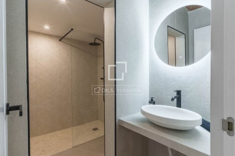Apartamento de 3 dormitorios en venta en Barcelona, Cataluña, Spain № 4374 - foto 20