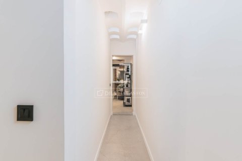 Apartamento de 3 dormitorios en venta en Barcelona, Cataluña, Spain № 4374 - foto 28