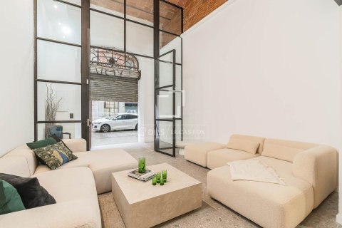 Apartamento de 3 dormitorios en venta en Barcelona, Cataluña, Spain № 4374 - foto 5