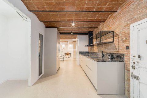 Apartamento de 3 dormitorios en venta en Barcelona, Cataluña, Spain № 4374 - foto 11