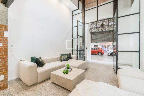 Apartamento de 3 dormitorios en venta en Barcelona, Cataluña, Spain № 4374 - foto 7