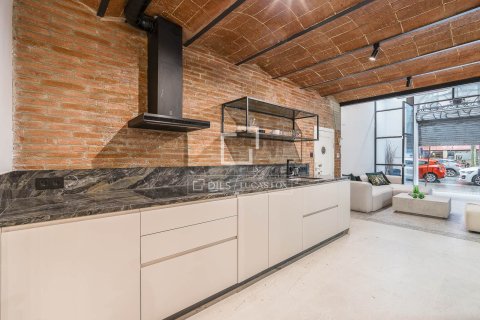 Apartamento de 3 dormitorios en venta en Barcelona, Cataluña, Spain № 4374 - foto 4