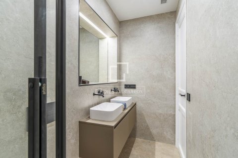 3 bedrooms apartment for sale in Barcelona, Catalonia, Spain № 7278 - photo 28