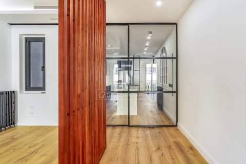 3 bedrooms apartment for sale in Barcelona, Catalonia, Spain № 7278 - photo 11