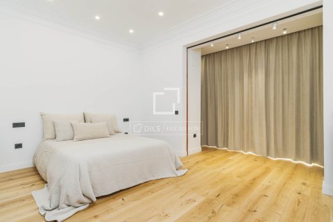 3 bedrooms apartment for sale in Barcelona, Catalonia, Spain № 7278 - photo 2